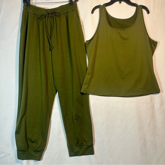 Pants - Women’s XXL Olive Green Polyester        2-Piece Spandex Jogger Set